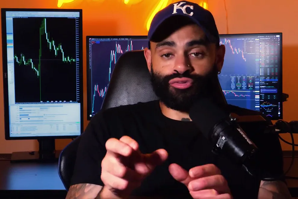 Ken Chigbo explaining the market on Inside The Read, with his trading screens behind him